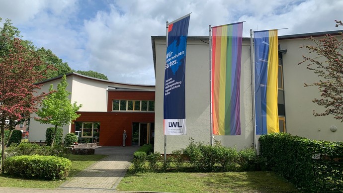 Das Foto zeigt die Tagesklinik Bottrop von außen.